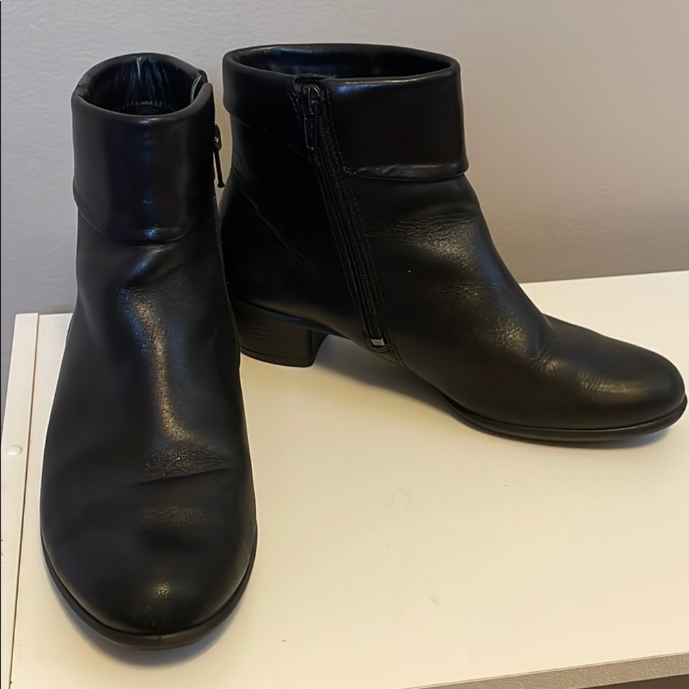 Ecco black water resistant ankle boot